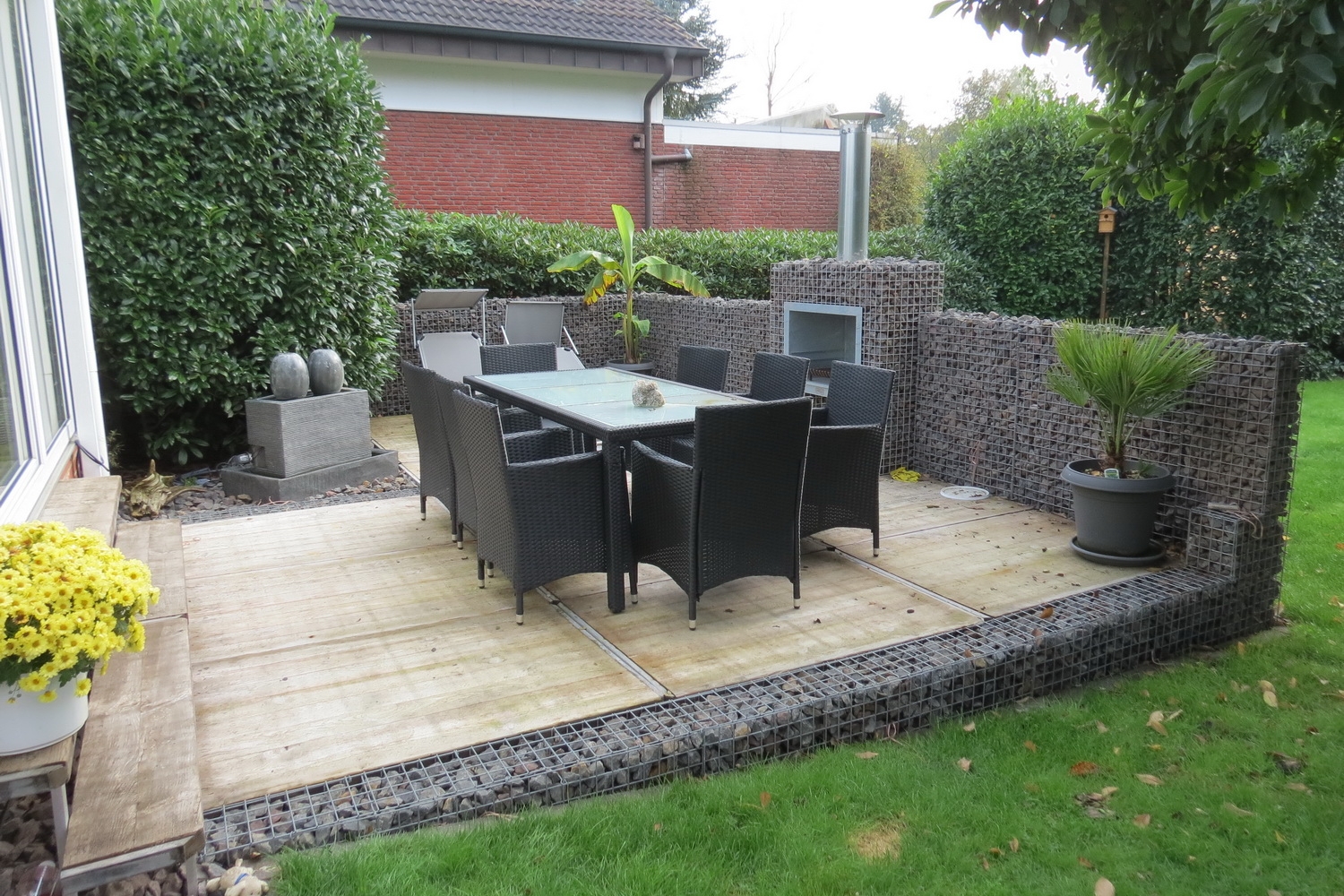 Basalt Braun Terrasse mit Kamin 2