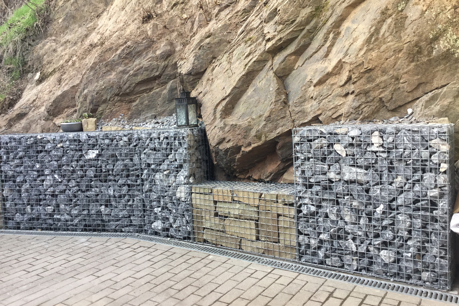 Gabionen befüllt mit Alpensteine