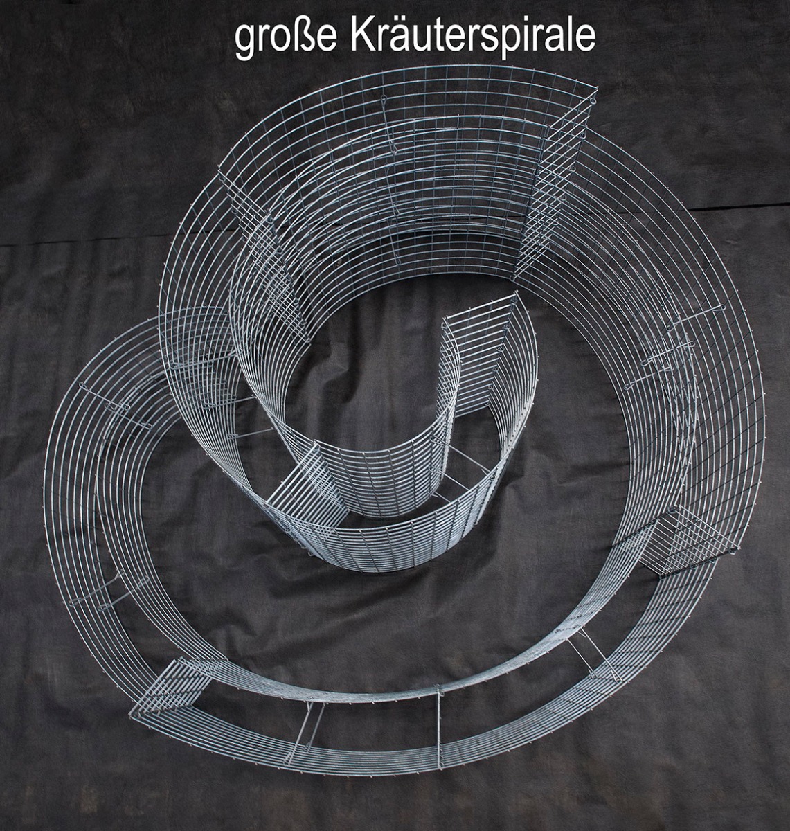 große Kräutersspirale Obenansicht