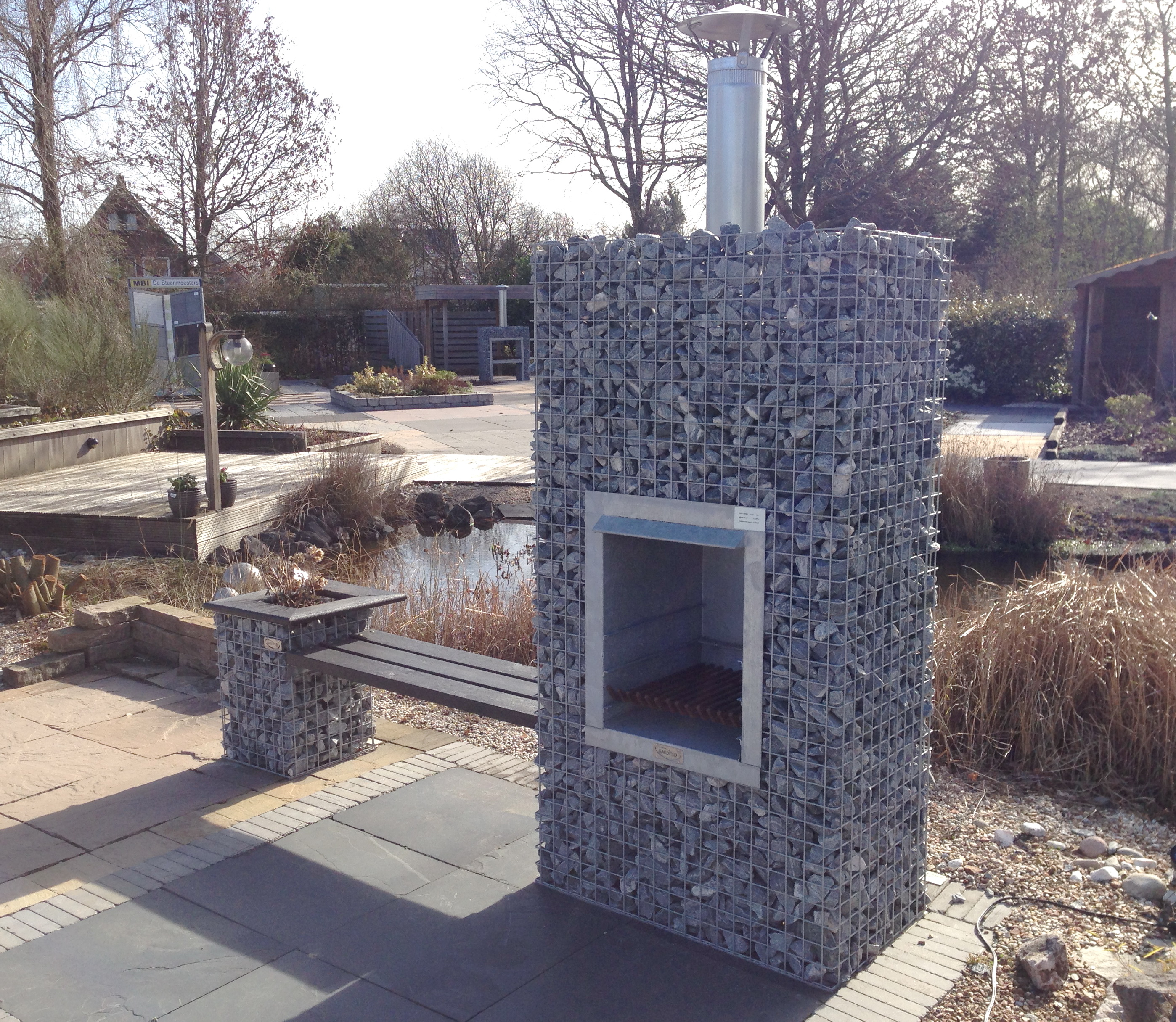 Wandkamin Grill mit kombinier element und Säul