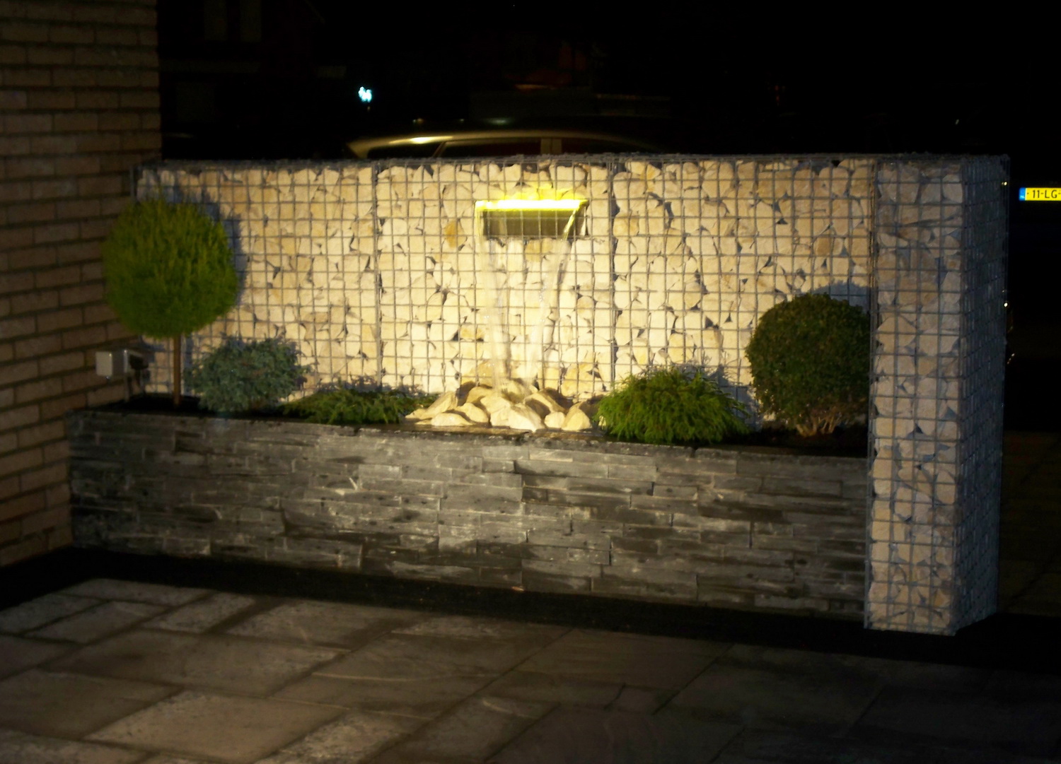 Gabionen mit LED Wasserfall