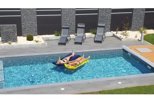 Gabionen Befüllt mit Basalt Kombination mit Komposit – Basalt Bruchsteine. Gabionen Befüllt mit Basalt Kombination mit Komposit