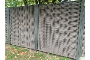 Kunststoff-Sichtschutzzaun Doppelte Verflechtung – Kunststoff-Sichtschutzzaun. Kunststoff-Sichtschutzzaun Doppelte Verflechtung