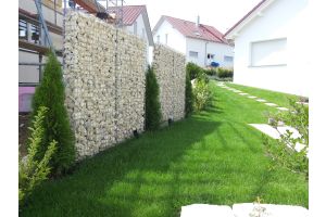 Gabione mit Yellow Sun Bruchstein – Gabionen