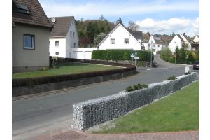 Gabionen Hochbeet mit Icy Bleu Bruchsteine – Gabionen Hochbeet. Gabionen Hochbeet mit Icy Bleu Bruchsteine