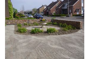 Gabionenzaun mit Grauwacke Bruchstein – Gabionen