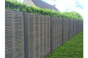 Kunststoff-Sichtschutzzaun – Kunststoff-Sichtschutzzaun. Kunststoff-Sichtschutzzaun flache Verflechtung