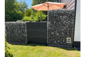 Gabionen Eckkamin – WPC-zaun mit Gabionen