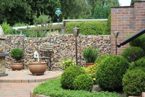 Gabione mit Grauwacke Bruchstein – Gabionen