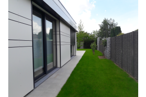 Kunststoff-Sichtschutzzaun mit Gabionen – Kunststoff-Sichtschutzzaun. Kunststoff-Sichtschutzzaun mit Gabionen