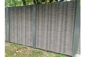 Kunststoff-Sichtschutzzaun Doppelte Verflechtung – Kunststoff-Sichtschutzzaun. Kunststoff-Sichtschutzzaun Doppelte Verflechtung