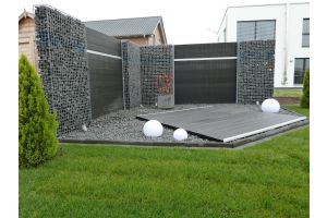 WPC Sichtschutzzaun mit Gabionen mit Basaltbruchstein – WPC-zaun mit Gabionen