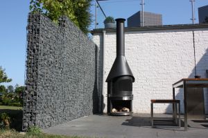 Gabionen mit Basalt Bruchsteine – Basalt Bruchsteine. Gabionen mit Basalt Bruchsteine