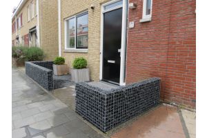 Gabionen mit Basalt Bruchsteine – Basalt Bruchsteine. Gabionen mit Basalt Bruchsteine