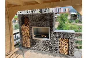 Gabionen und Kamin mit Basalt Bruchsteine – Gartenkamine. Gabionen und Kamin mit Basalt Bruchsteine