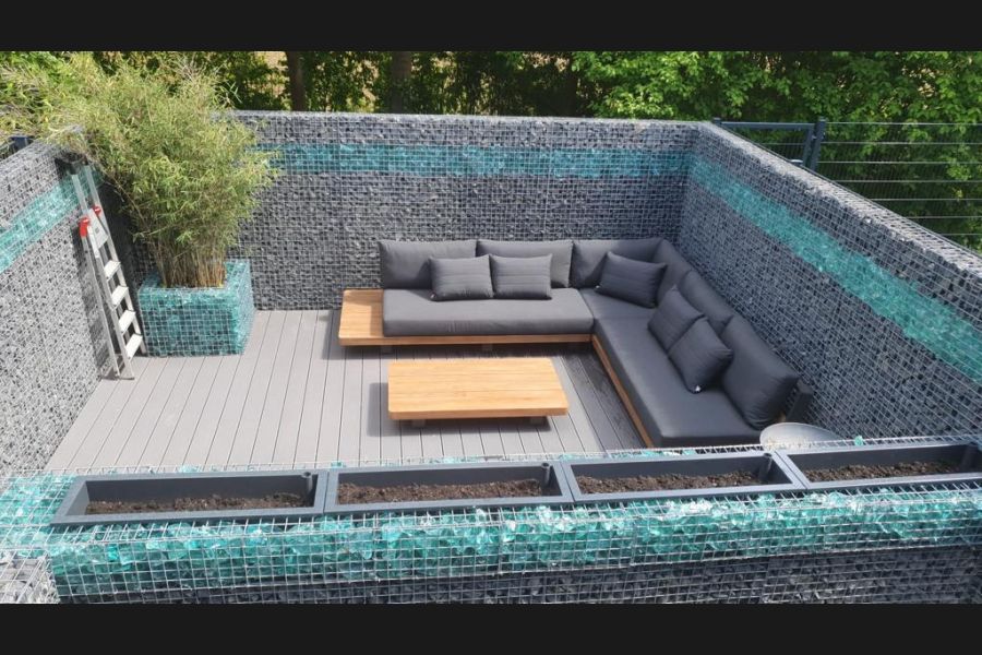 Gabionen mit Glasbrocken Gabionen mit Glasbrocken