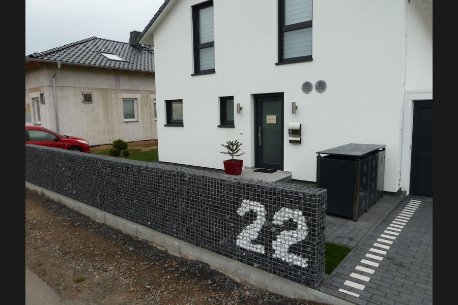 Gabionen mit Basalt Bruchsteine Gabionen mit Basalt Bruchsteine