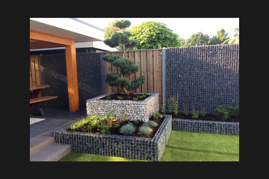 Hochbeet Gabionen mit Basalt und Weissenbacher Zierkies Hochbeet Gabionen mit Basalt und Weissenbacher Zierkies