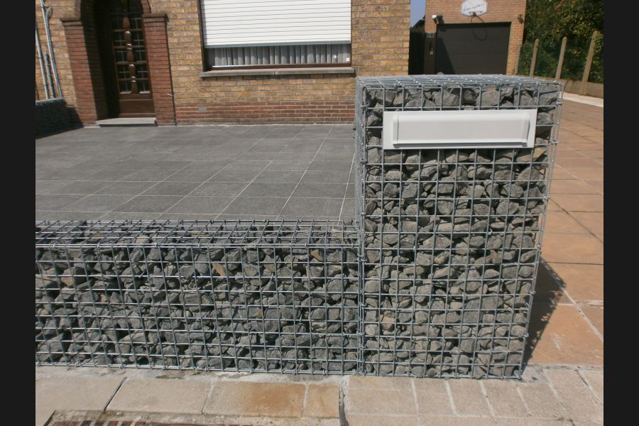 Gabionen Briefkasten mit Basalt Bruchstein Gabionen Briefkasten mit Basalt Bruchstein