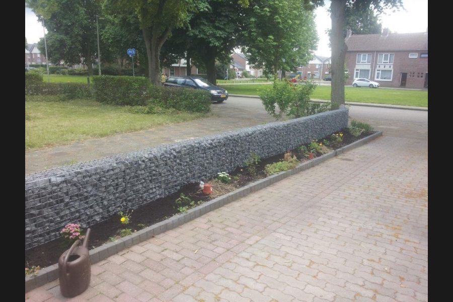 Gabionen entlang der Auffahrt Tournai Bruchstein Gabionen entlang der Auffahrt Tournai Bruchstein