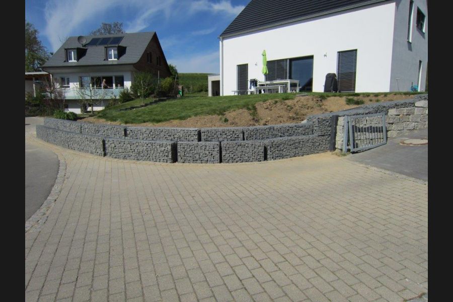 Gabionen mit Basalt Bruchsteine