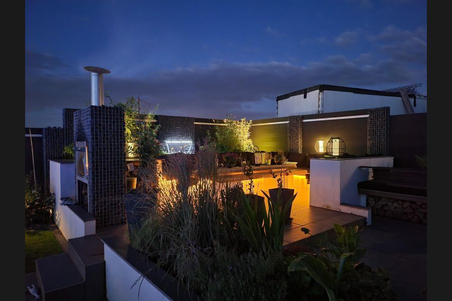 Gabionen, gartenkamin, wasserfall und WPC sichtschutz Kompletter Garten