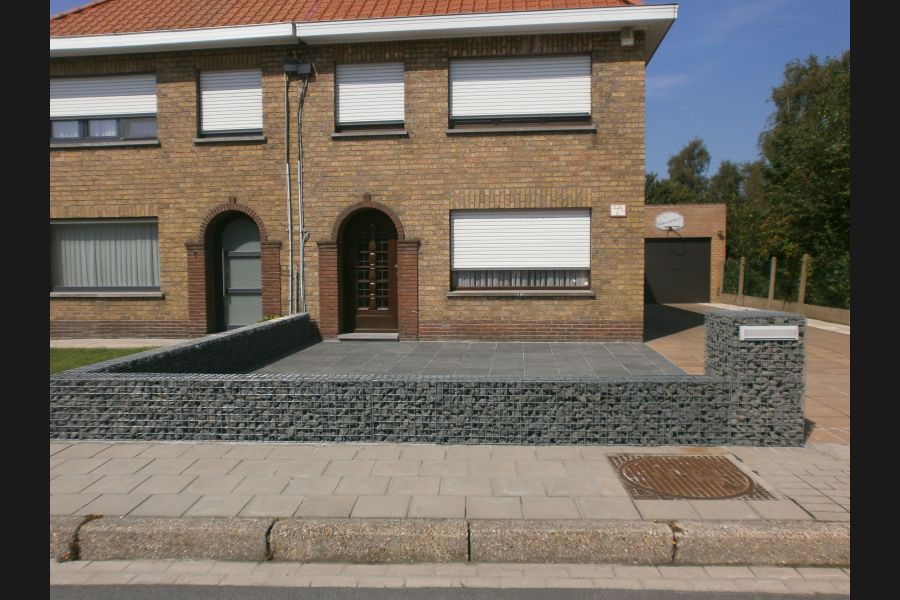 Gabionen mit Basalt Bruchstein Gabionen mit Basalt Bruchstein